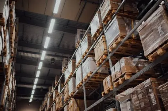Gestão de Estoque e Peças para Elevadores: Como Não Deixar Dinheiro Parado nem Equipamento Parado